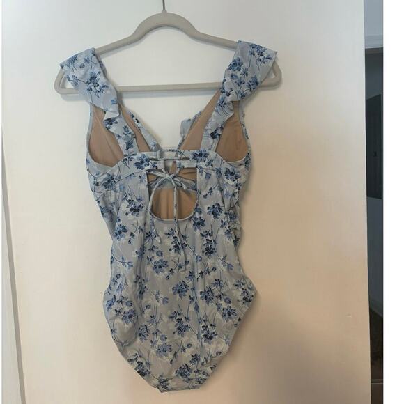 NWT A Pea in the Pod Ruffled Maternity Floral Swimsuit Light Blue Size S - Picture 3 of 7